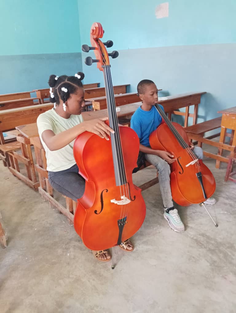 Élèves au violoncelle